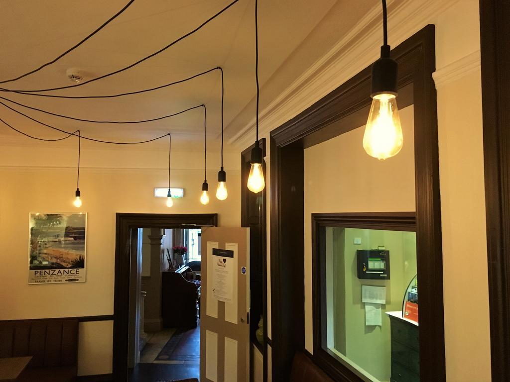 The Highworth Hotel Суиндон Экстерьер фото