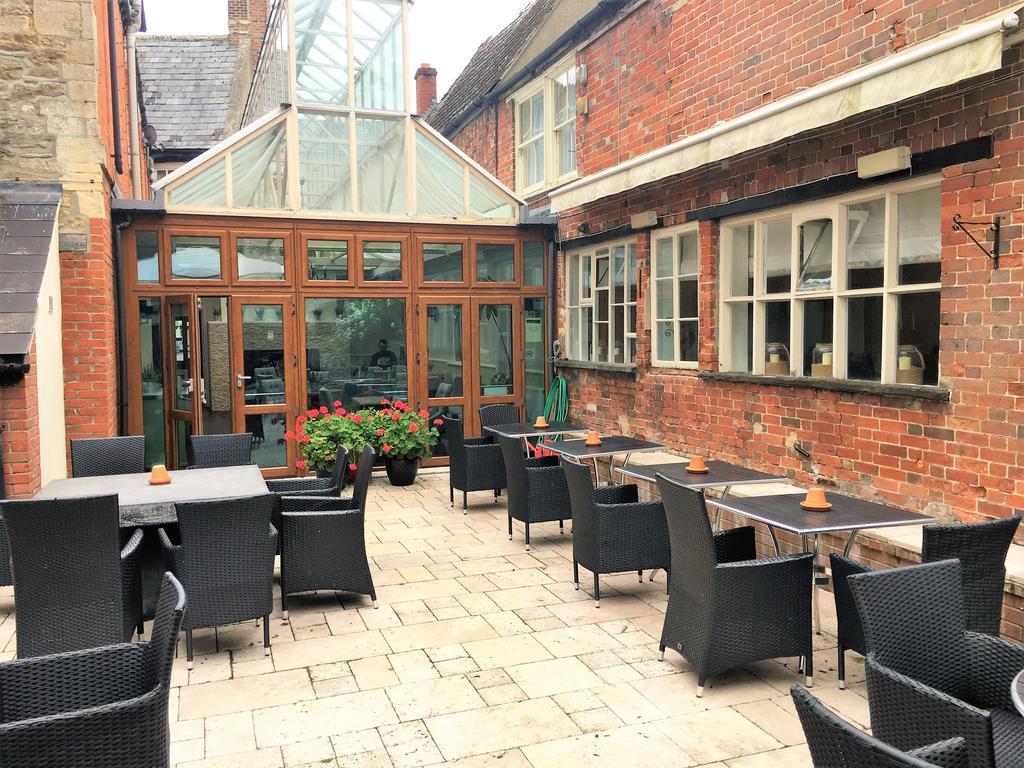 The Highworth Hotel Суиндон Экстерьер фото