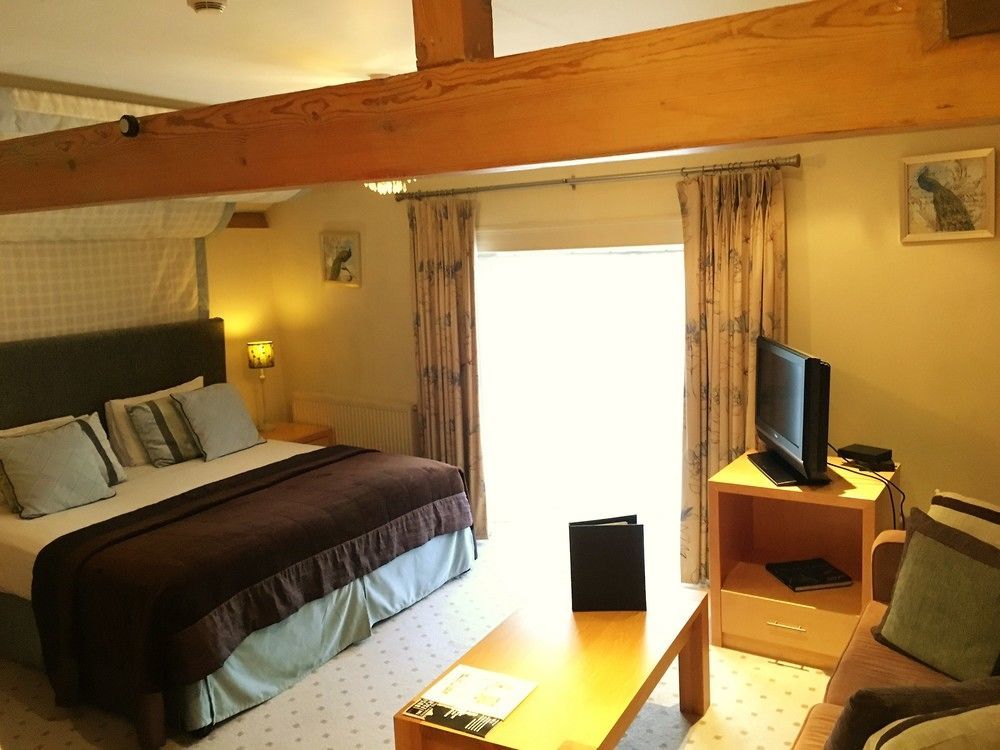 The Highworth Hotel Суиндон Экстерьер фото
