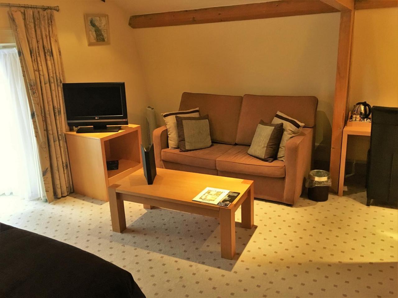 The Highworth Hotel Суиндон Экстерьер фото