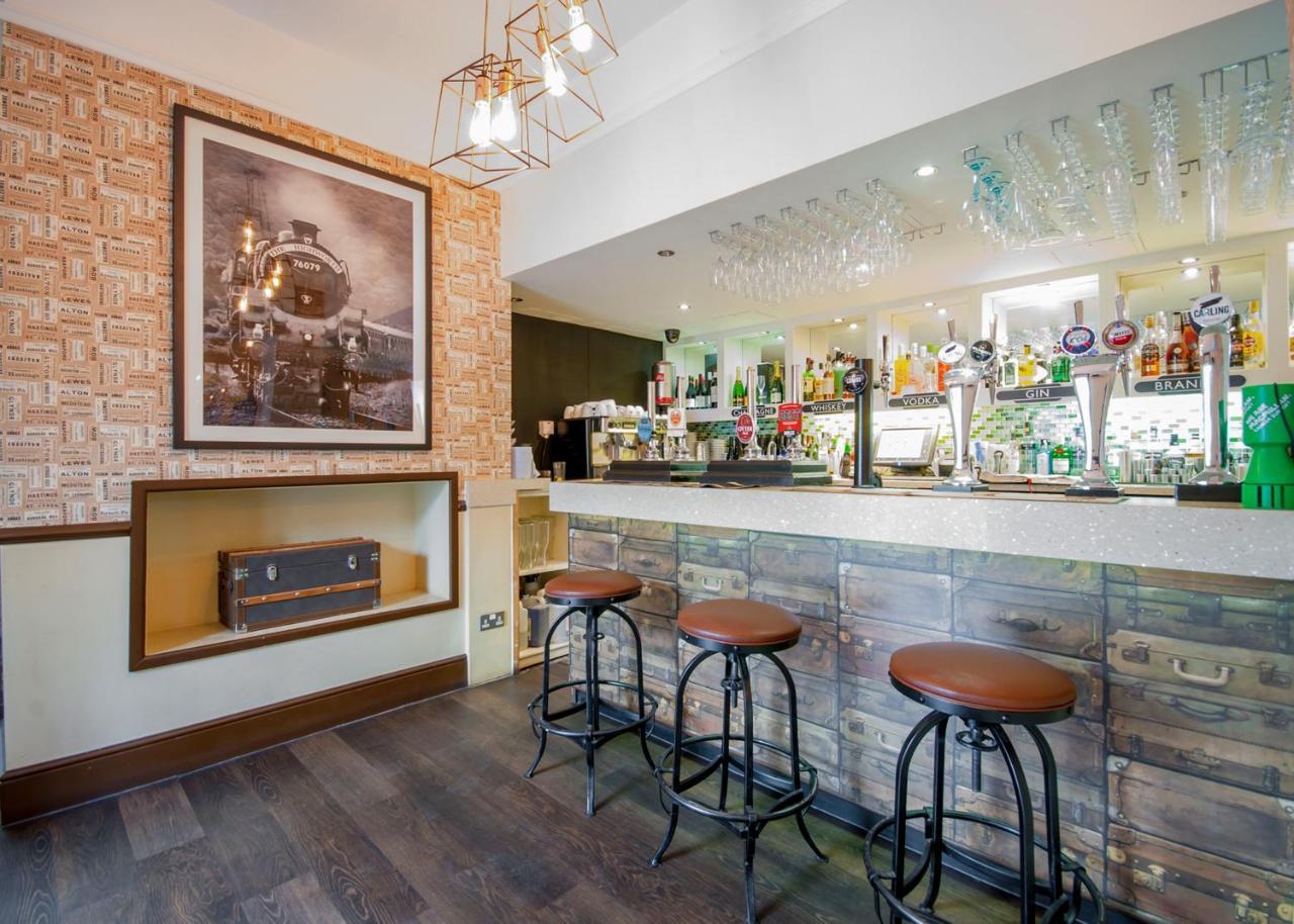The Highworth Hotel Суиндон Экстерьер фото