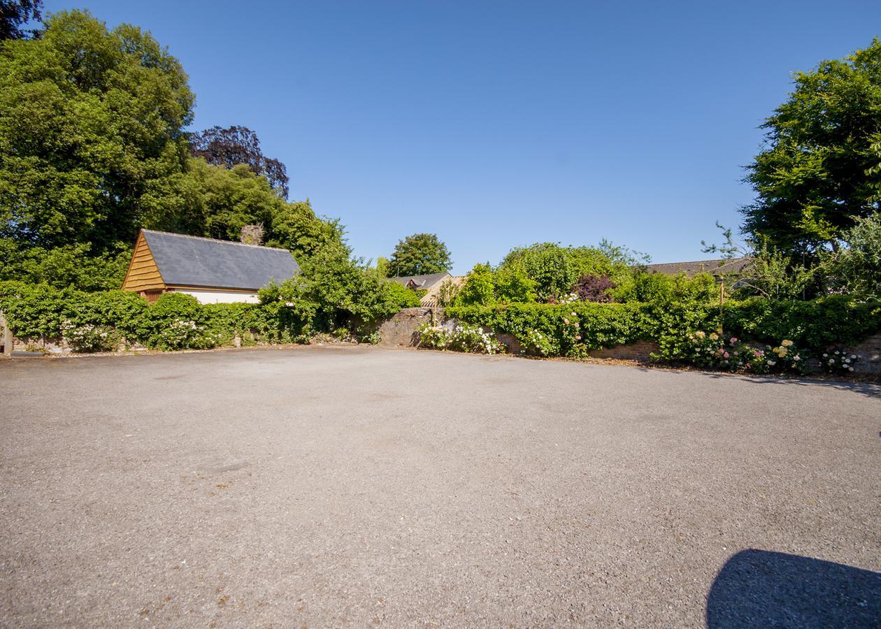 The Highworth Hotel Суиндон Экстерьер фото