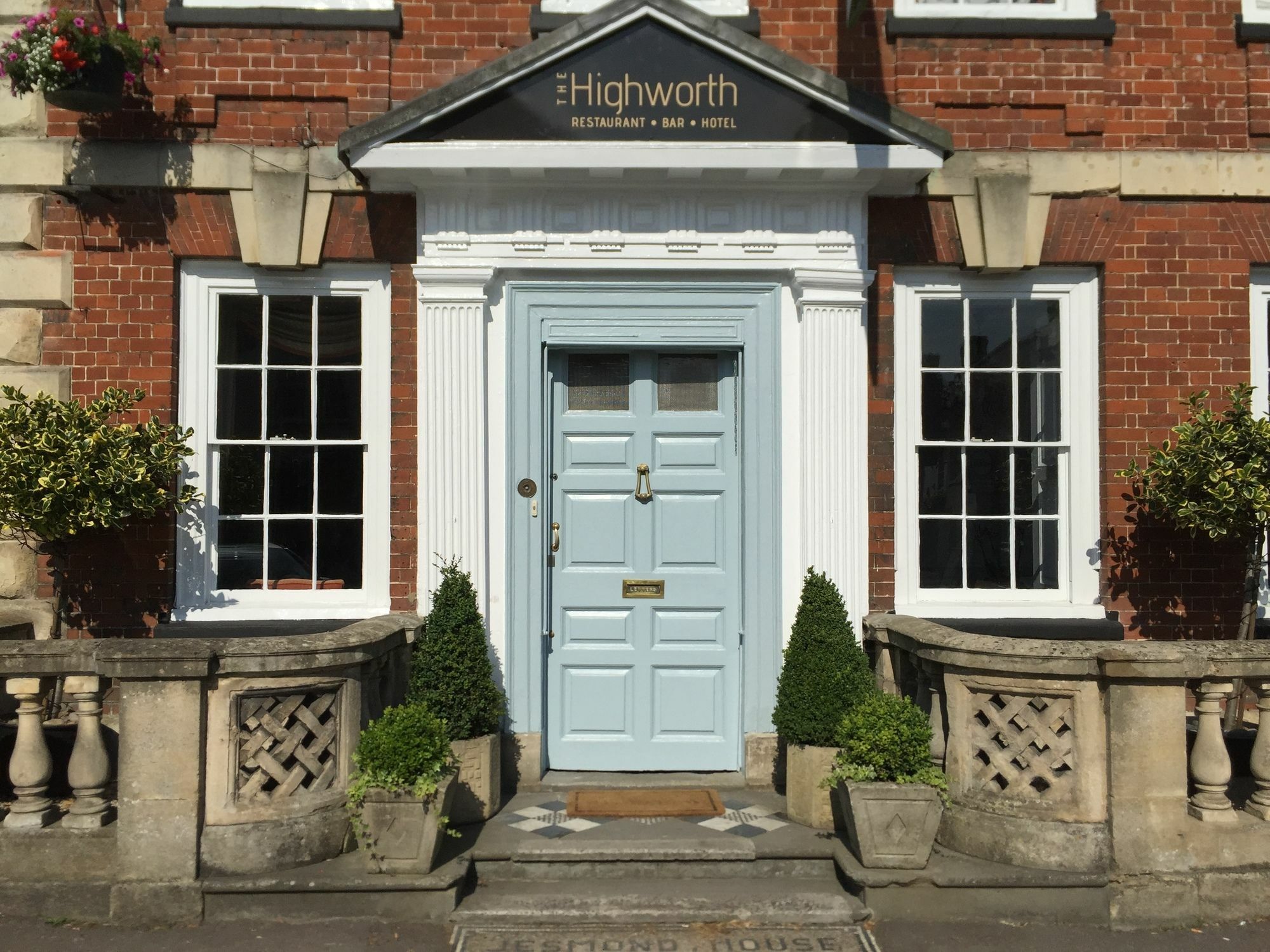 The Highworth Hotel Суиндон Экстерьер фото